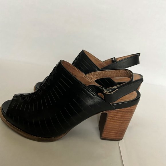 Clarks Artisan's Briatta Key Women's Adjustable Strap Peep-Toe Sandals Black 7W - Picture 8 of 9